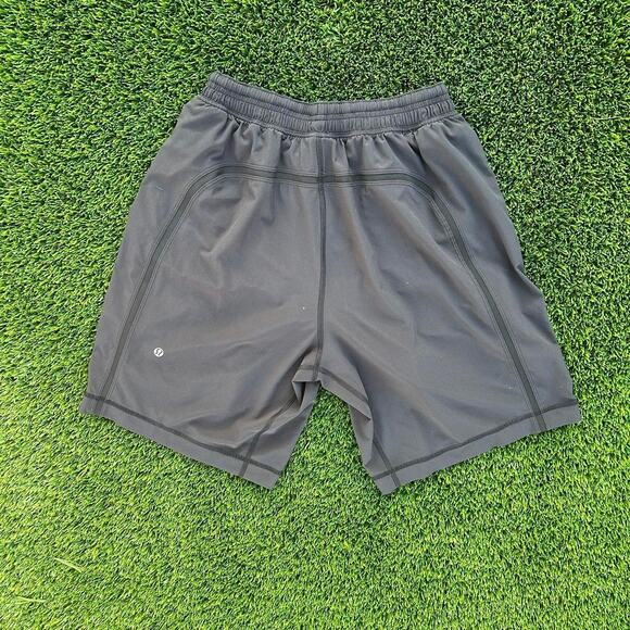 Men’s Lululemon shorts with built in compression - Picture 1 of 3